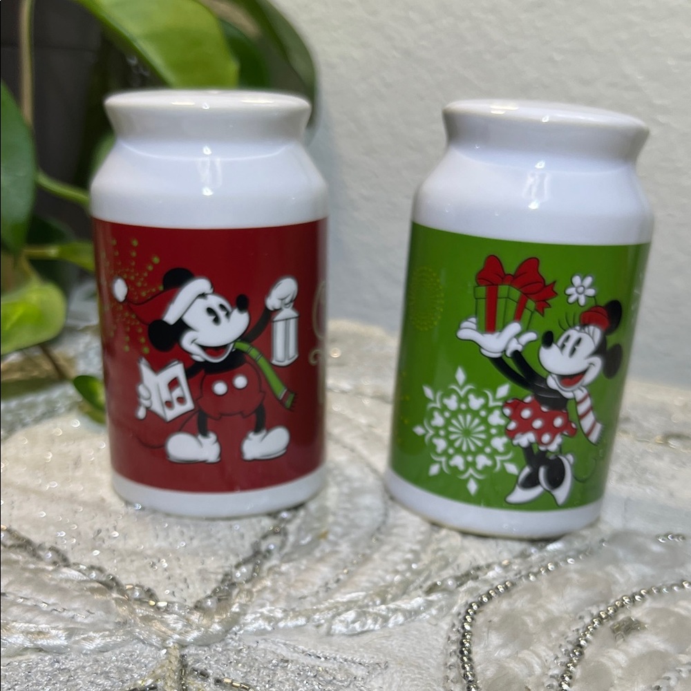 Disney Festive Mickey and Minnie Salt & Pepper Shaker Set - Red and Green - Picture 4 of 8